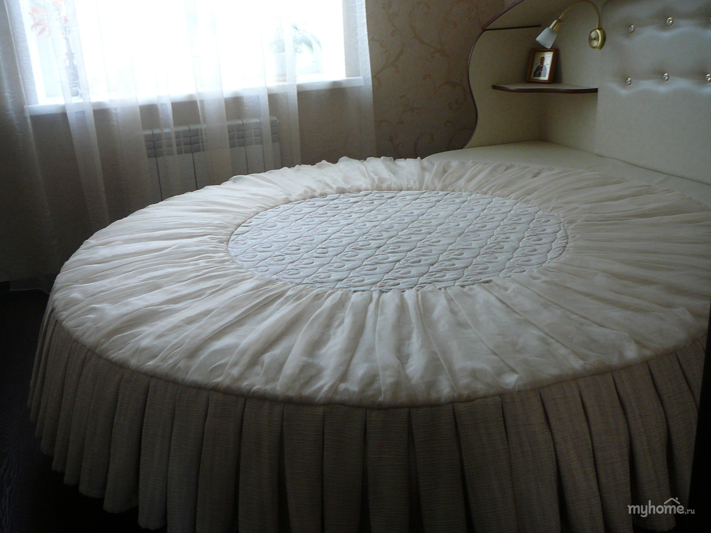 Круглая кровать